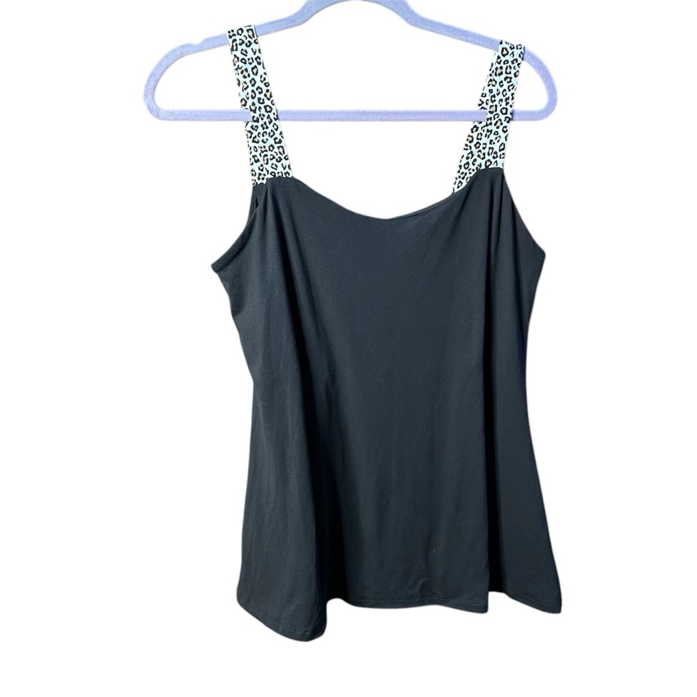 NWT white birch boutique black with white
Leopard straps size small
